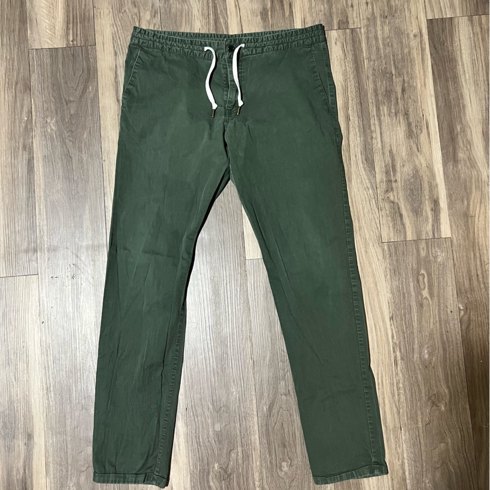 Forever 21 Men’s Olive green pants. 36x32. Skinny fit.